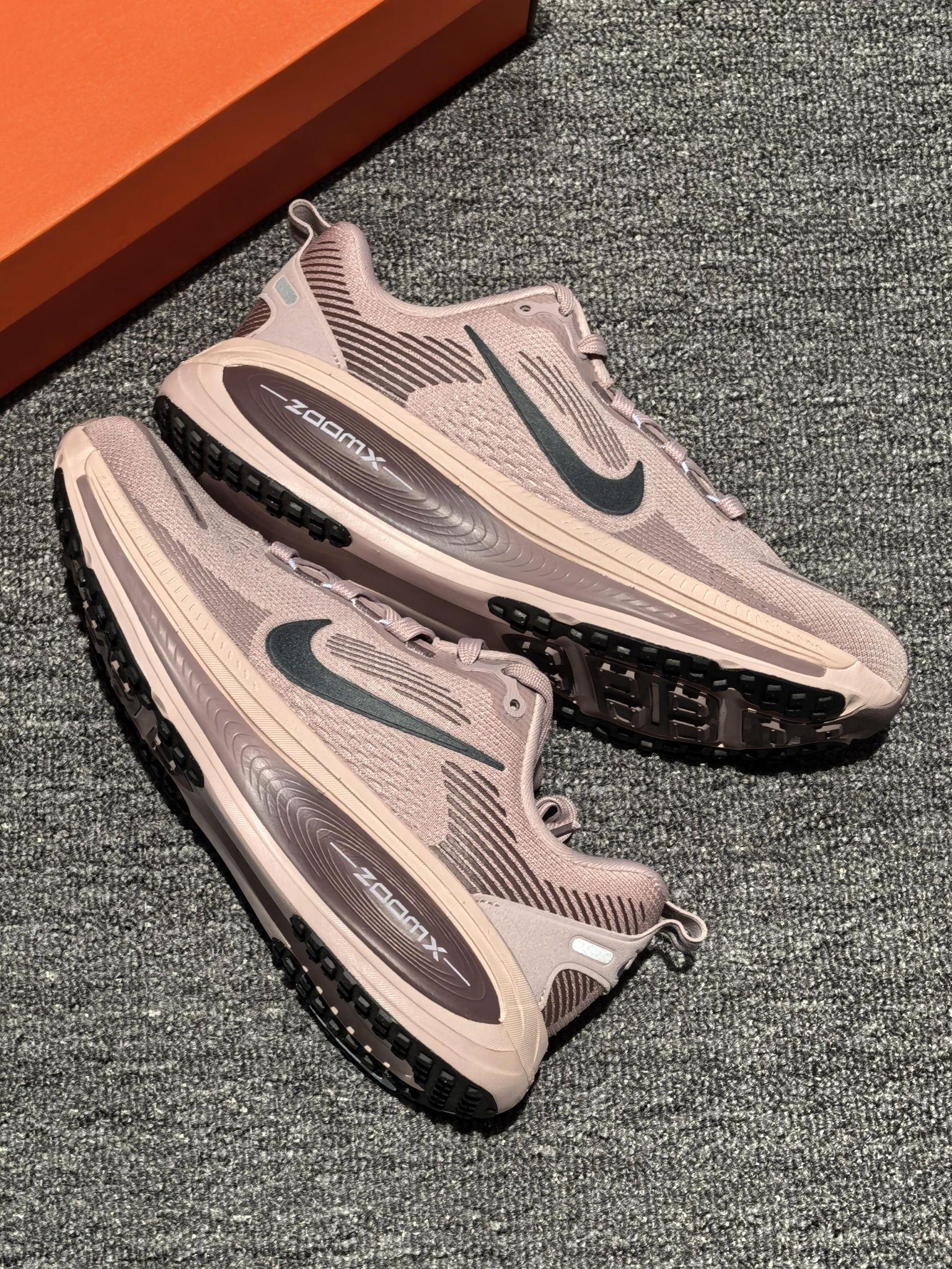 步履生风🏃♀️|这双Vomero 18,把跑步变成踩云朵的享受